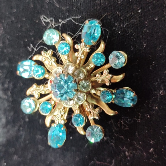 VINTAGE rhinestone snowflake brooch - Picture 1 of 3